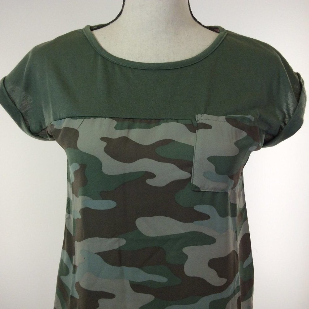 Rewind Womens Top Size Small Green Camo Short Sleeves